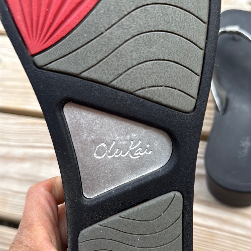 OluKai Size 10 Black and Gray Sandals with Wave Pattern Sole - Picture 2 of 7